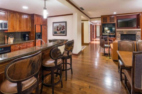 The Ritz-Carlton Club, 3 Bedroom Residence 8211, Ski-in & Ski-out Resort in Aspen Highlands